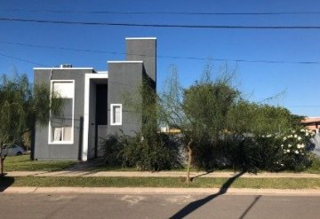 Casa en Venta en Mendiolaza con barrio privado y 3 dorm - Imagen 2
