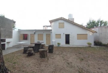 Santiago del Estero 930, Mar de Ajo