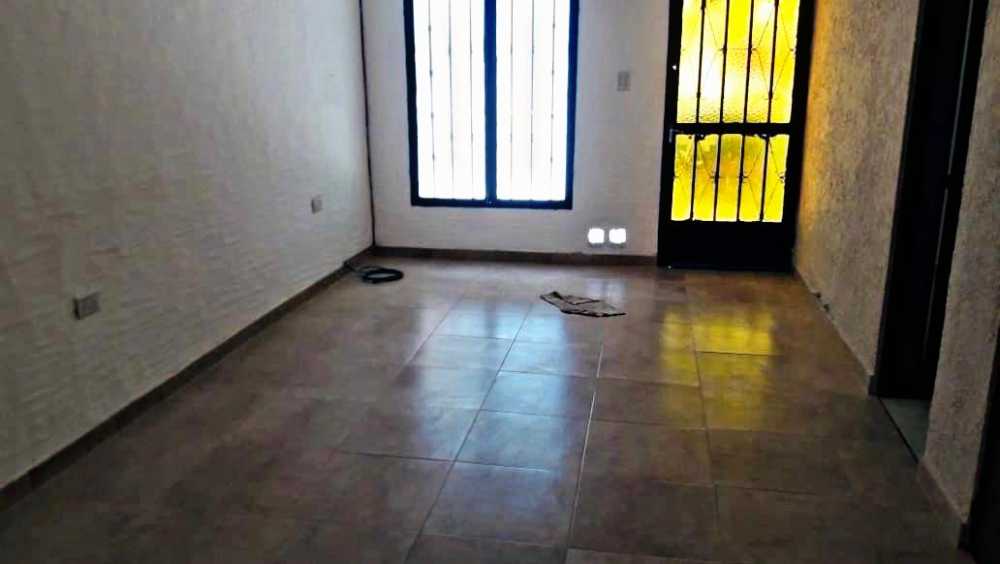 Departamento con cochera, asador y patio - Imagen 2