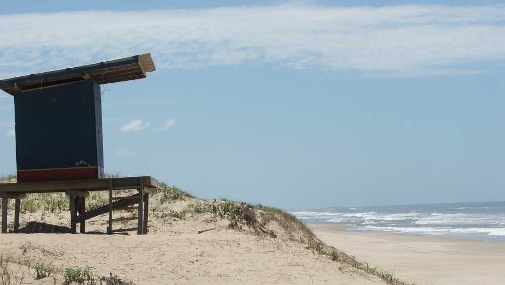 Venta De Casa Y Tres Cabaas En El Balneario La Esmeralda. Rocha. Uruguay. - Casa en Venta en Uruguay con 4 dorm., 6 amb., 220 m2 cubiertos y 1.600 m2 totales - imagen 14