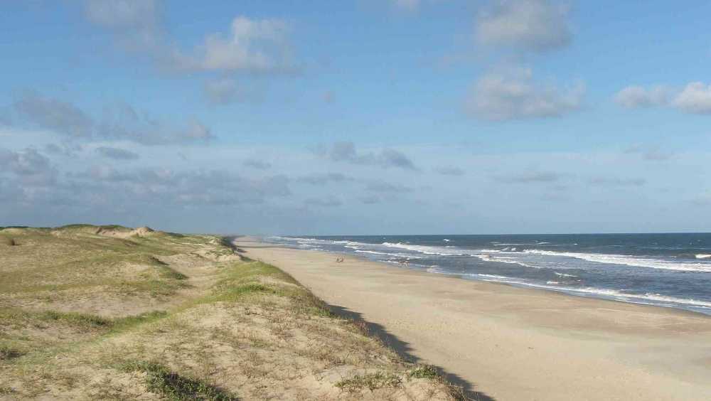 En Alquiler Casa Y Tres Cabaas En El Balneario La Esmeralda. Rocha. Uruguay. - Casa en Temporario en Uruguay con 4 dorm., 6 amb., 220 m2 cubiertos y 1.600 m2 totales - imagen 12
