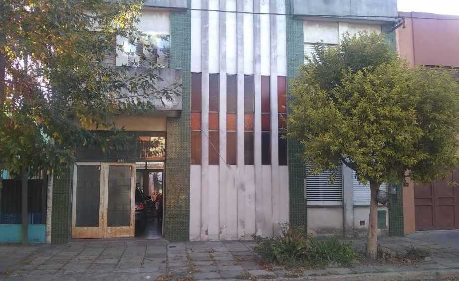Casa disponible para la en Venta en Berisso · dueño directo · 4 o más dorm · 2 cocheras · 200 m² de lote - Imagen 1