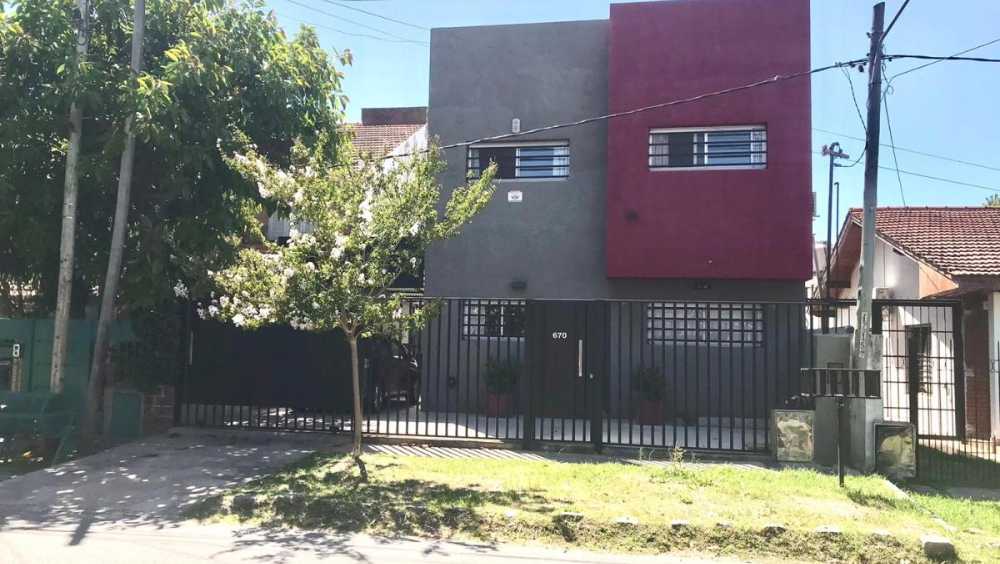 Casa en Venta en Villa Elisa · dueño directo · 3 dorm · 2 cocheras · 233 m² de lote - Imagen 2