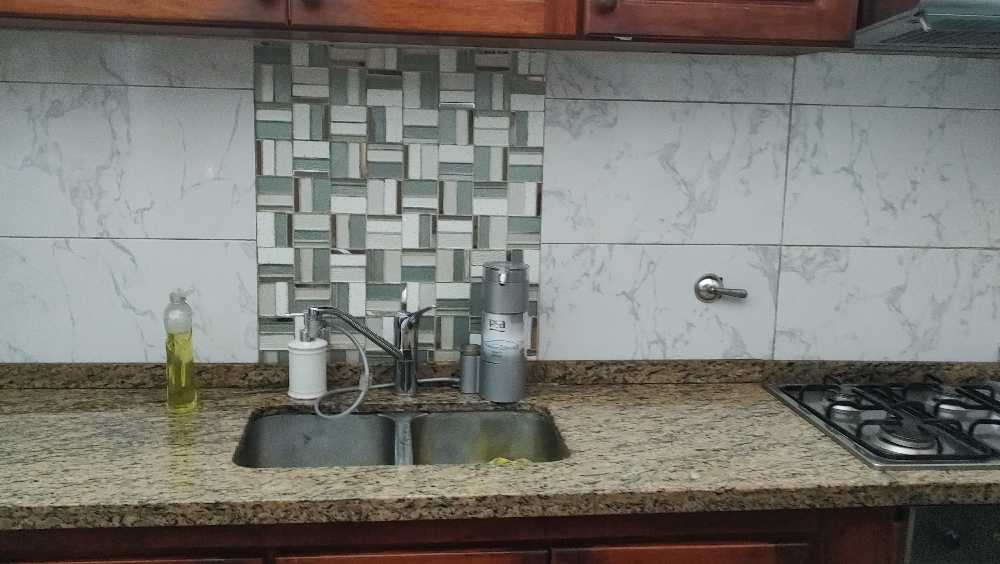 Casa en venta en hermoso barrio , en excelente estado, oportunidad! - Imagen 2