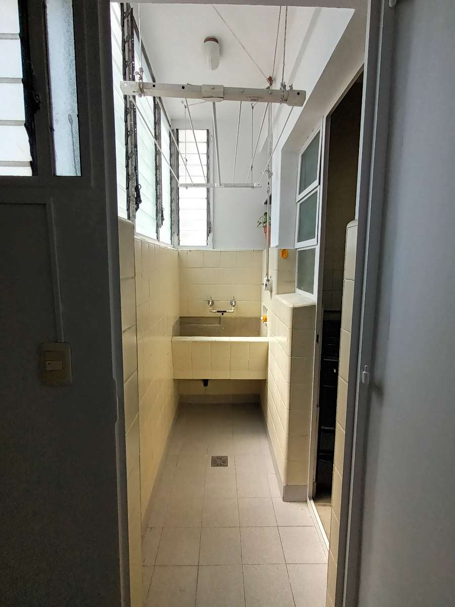 Cochera en Olivos para en Venta · dueño directo · 3 dorm · 4 ambientes - Imagen 3