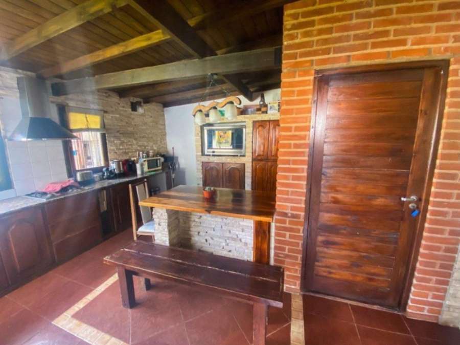 Chalet De 3 Amb Con Dependencia, Garaje Y Parque Con Parrilla. - Casa en Venta en Mar del Plata con 3 dorm., 3 amb., 90 m2 cubiertos y 300 m2 totales - imagen 3