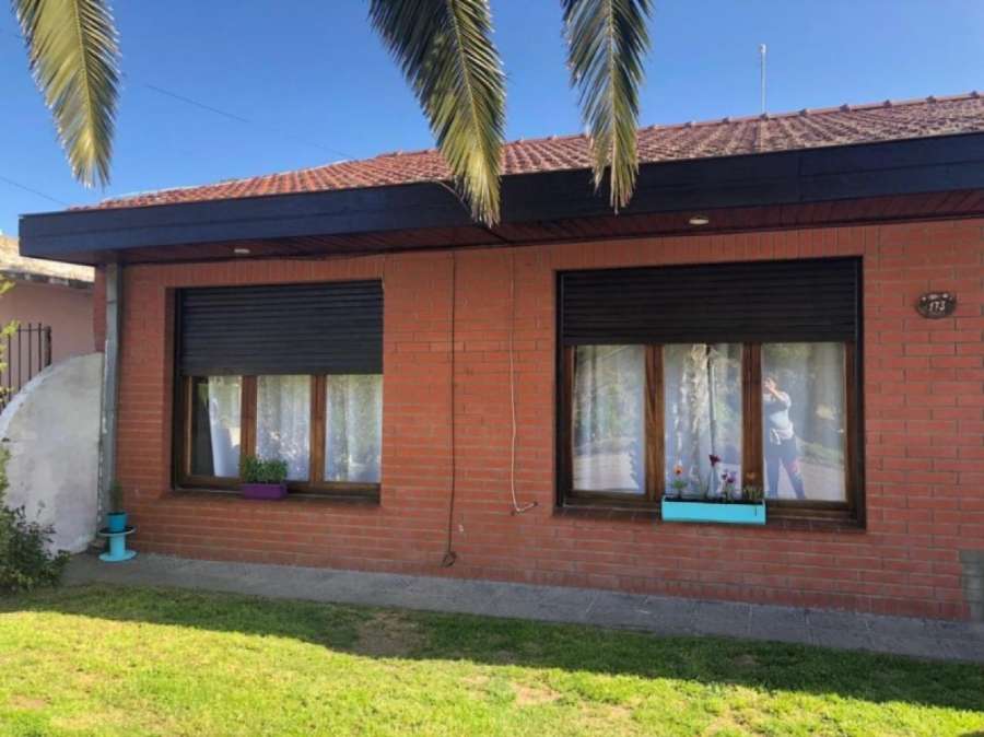 Chalet De 3 Amb Con Dependencia, Garaje Y Parque Con Parrilla. - Casa en Venta en Mar del Plata con 3 dorm., 3 amb., 90 m2 cubiertos y 300 m2 totales - imagen 6