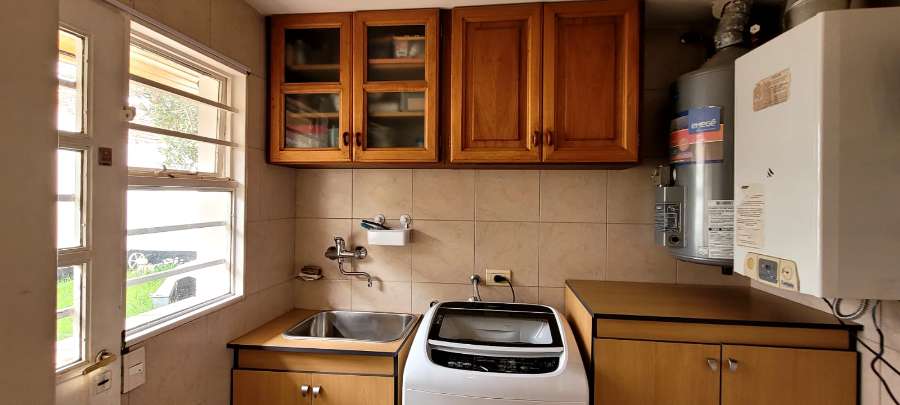 Casa en Venta en Neuquén con · dueño directo · 3 dorm · 2 cocheras · 500 m² de lote - Imagen 4
