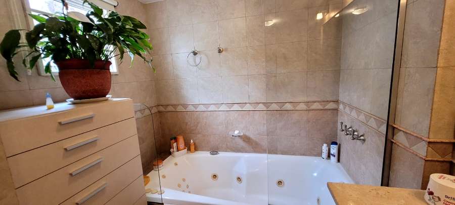 Particular Vende - Casa en Venta en Neuquén con 3 dorm., 3 amb., 170 m2 cubiertos y 500 m2 totales - imagen 10