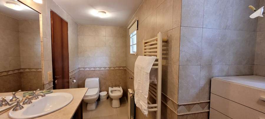 Particular Vende - Casa en Venta en Neuquén con 3 dorm., 3 amb., 170 m2 cubiertos y 500 m2 totales - imagen 12