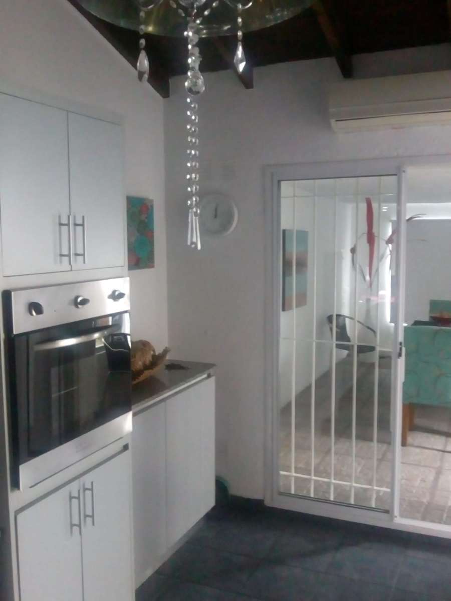 Chalett Con 2 Cocheras Y Pileta - Casa en Venta en Castelar con 2 dorm., 4 amb., 80 m2 cubiertos y 150 m2 totales - imagen 6
