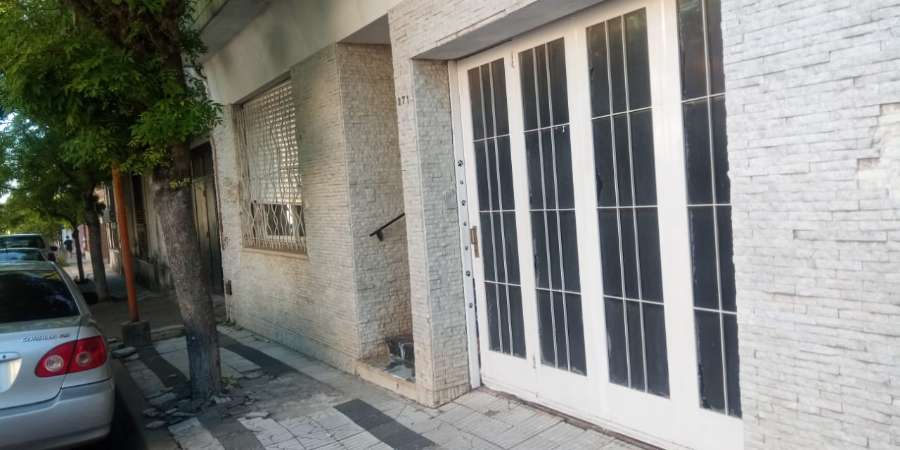 Casa disponible para la en Venta en Concepción del Uruguay · dueño directo · 3 dorm · cochera · 320 m² de lote - Imagen 1