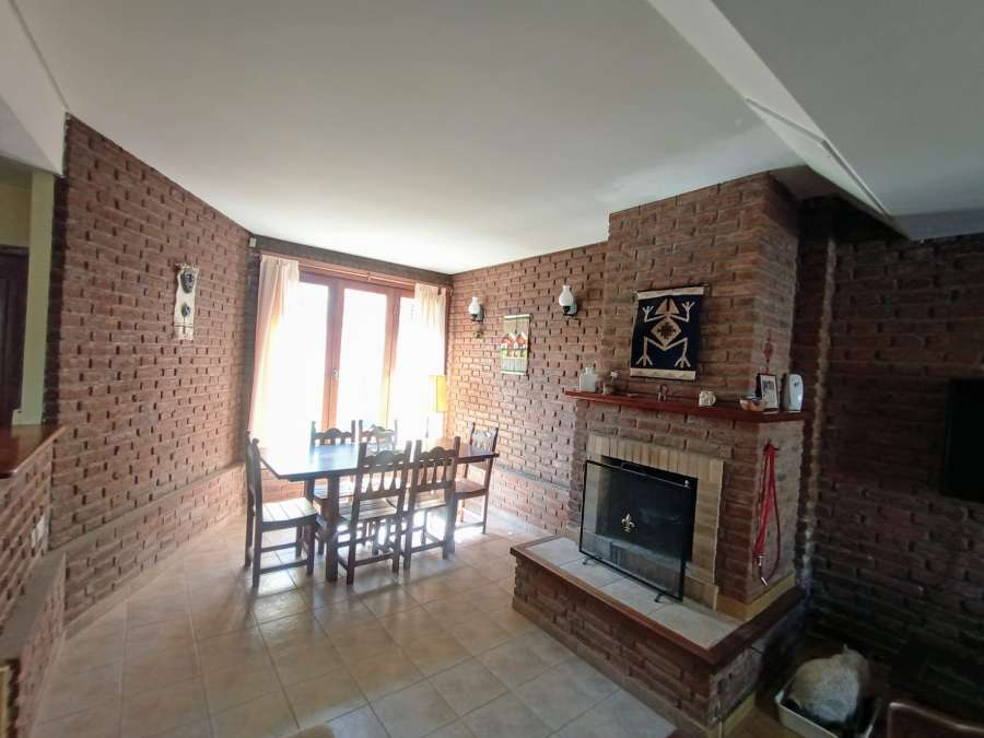 Casa disponible para la en Venta en Balcarce · dueño directo · 4 o más dorm · cochera · 250 m² de lote - Imagen 3
