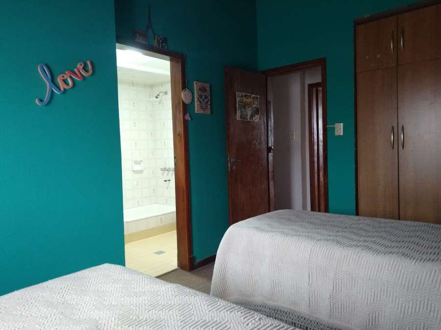 Amplio Chalet 7 Ambientes Con Patio Y Piscina - Casa en Venta en Balcarce con 4 dorm., 6 amb., 180 m2 cubiertos y 250 m2 totales - imagen 7