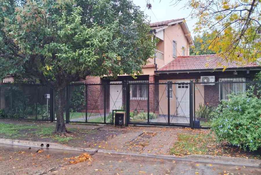 Chalet En Venta - Casa en Venta en Ituzaingo con 4 dorm., 5 amb., 130 m2 cubiertos y 250 m2 totales - imagen 3
