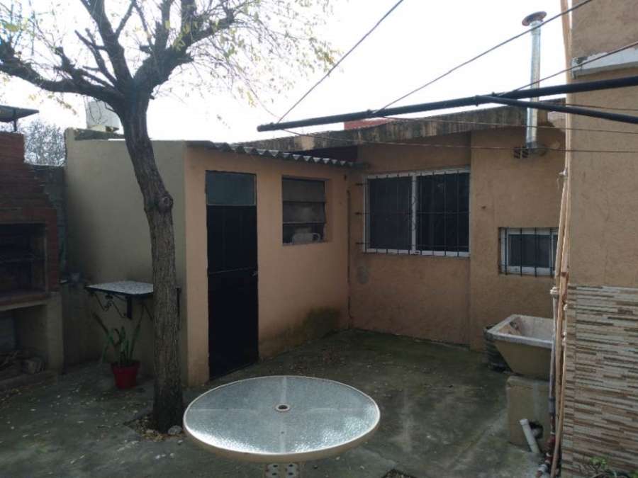 Casa Multi Familiar - Casa en Venta en Ituzaingo con 4 dorm., 3 amb., 150 m2 cubiertos y 250 m2 totales - imagen 3