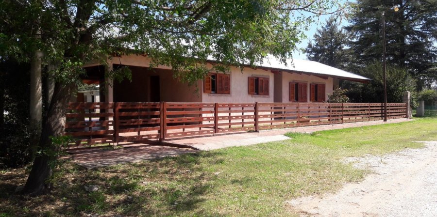 Casa en Venta en Santa Maria con 3 dorm., 6 amb., 400 m2 cubiertos y 1.000 m2 totales - imagen 1
