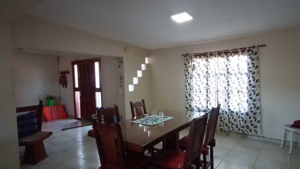 Casa disponible para la en Venta en Río Cuarto · dueño directo · 3 dorm · 2 cocheras - Imagen 4