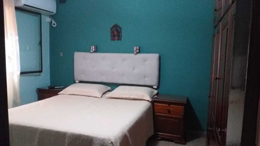 Casa en San Miguel de Tucumán: en Venta · dueño directo · 4 o más dorm · cochera · 300 m² de lote - Imagen 1