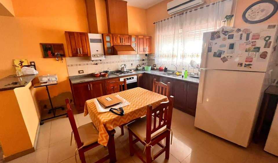 Vendo Propiedad De Dos Plantas A 10 Cuadras De La Plaza Roca - Casa en Venta en Río Cuarto con 3 dorm. - imagen 3