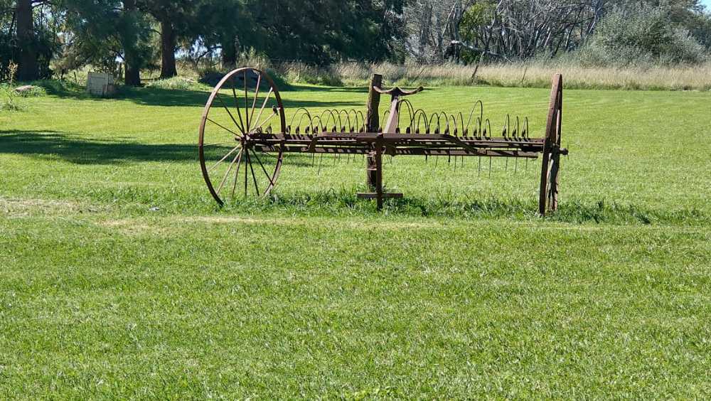 Campo sobre dique cerca del centro, ideal turismo - Imagen 3