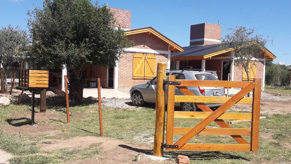 Casa en Mina Clavero para en Temporario · dueño directo · 1 dorm · cochera · 900 m² de lote - Imagen 2