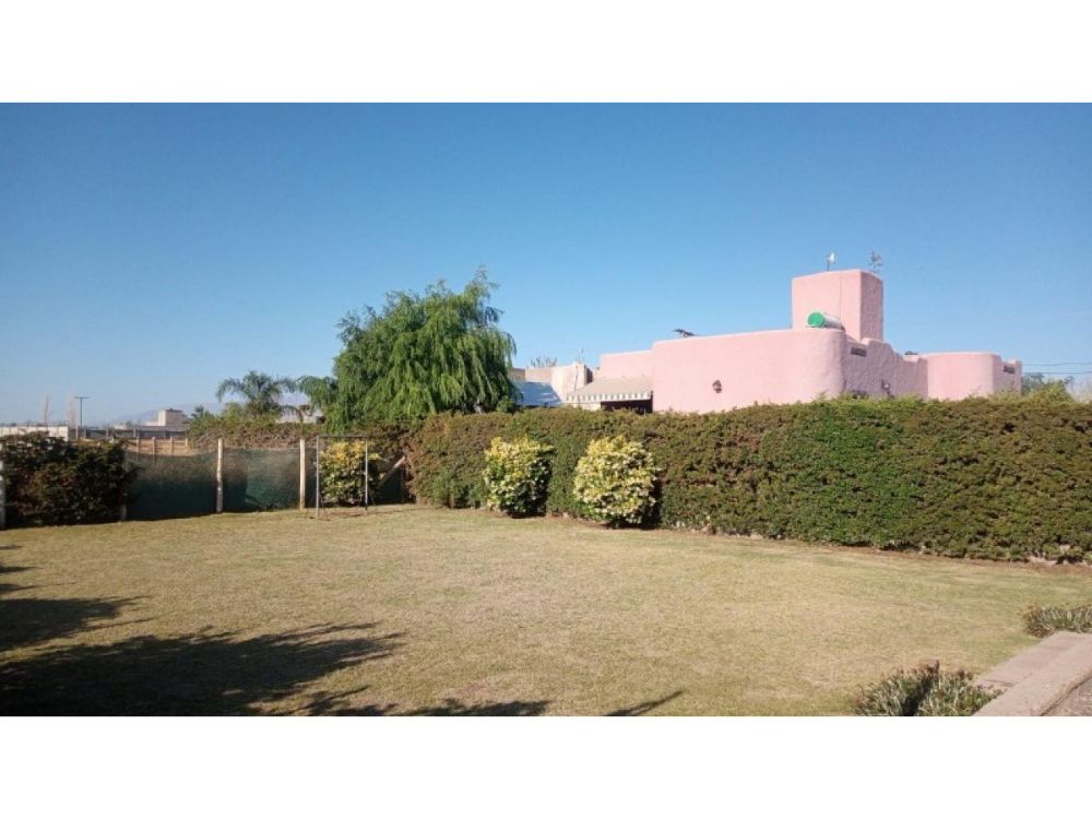 Casa en barrio Illa Wayra dos dormitorios, terreno 634 m2 - Imagen 3