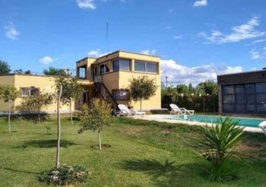 Terreno en Mendoza: en Venta · 1,35 m² de lote · barrio con seguridad · dueño directo · 4 o más dorm - Imagen 2