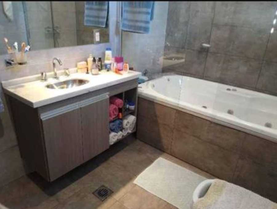 Terreno en Mendoza: en Venta · 1,35 m² de lote · barrio con seguridad · dueño directo · 4 o más dorm - Imagen 1