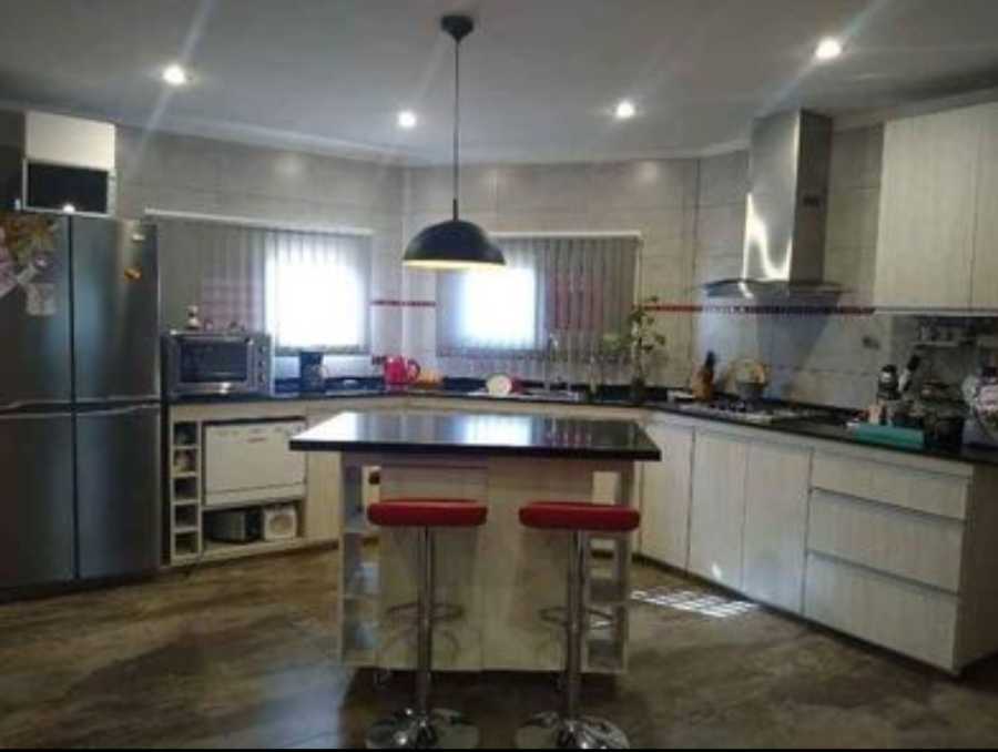 Vendo Escucho Contado - Casa en Venta en Mendoza con 4 dorm., 5 amb., 330 m2 cubiertos y 1.350 m2 totales - imagen 7