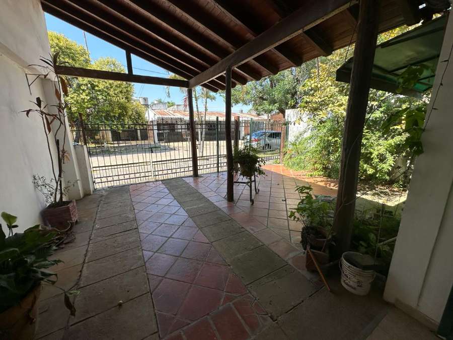 Venta De Casa De 2 Dormitorios Con 2 Patios En El Barrio Molina Punta - Casa en Venta en Corrientes con 2 dorm., 4 amb., 145 m2 cubiertos y 175 m2 totales - imagen 5