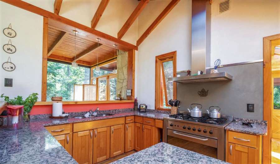 Casa En Alquiler Permenente En Villa La Angostura - Casa en Alquiler en Villa La Angostura con 3 dorm., 4 amb., 2.373 m2 cubiertos y 237 m2 totales - imagen 6
