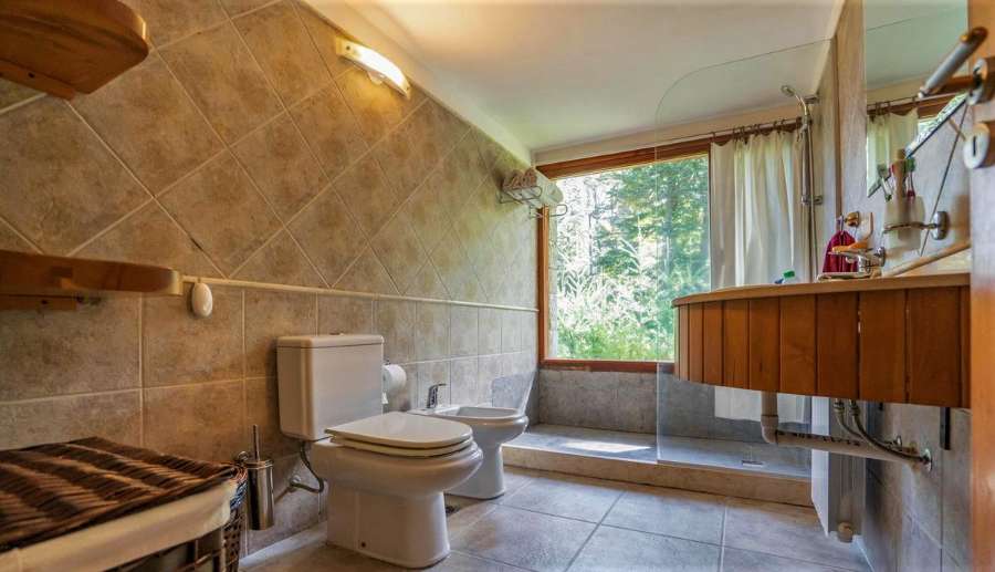 Casa En Alquiler Permenente En Villa La Angostura - Casa en Alquiler en Villa La Angostura con 3 dorm., 4 amb., 2.373 m2 cubiertos y 237 m2 totales - imagen 11