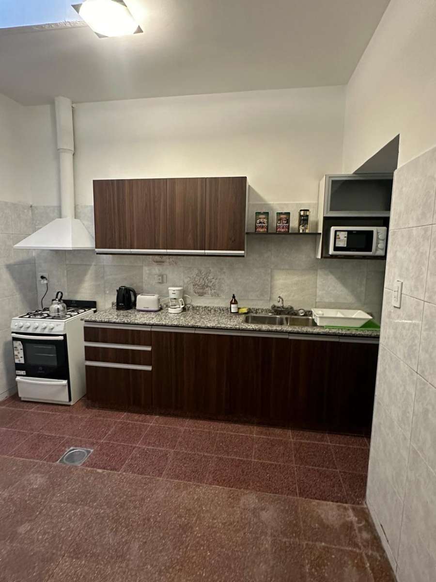 Alquiler Temporario - Casa en Temporario en Mendoza con 2 dorm., 3 amb., 209 m2 cubiertos y 270 m2 totales - imagen 7