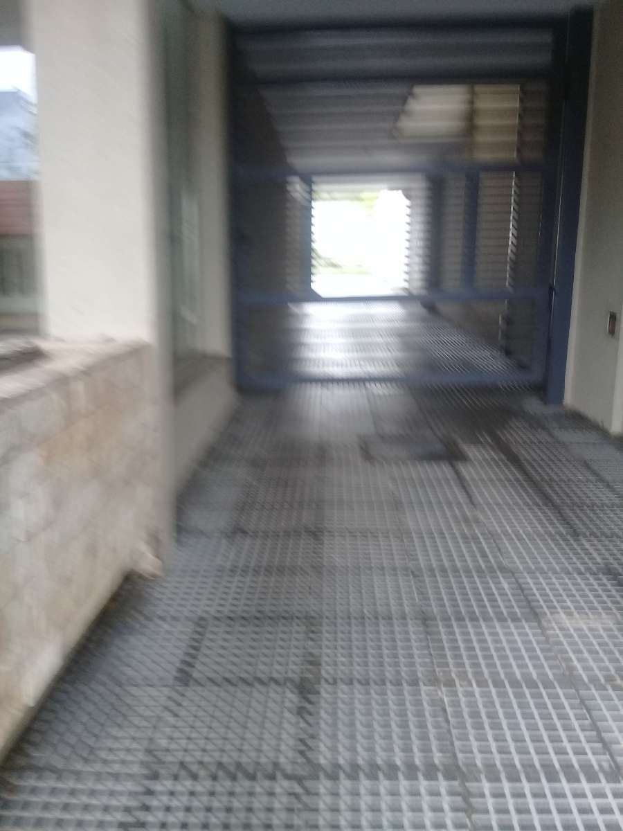 DUEÑO ALQUILA COCHERA CUBIERTA - Imagen 4