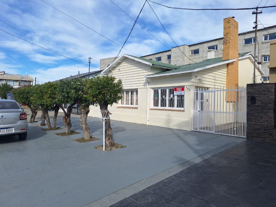 Tu próxima Casa en Venta en Río Gallegos · dueño directo · 3 dorm · cochera · 300 m² de lote - Imagen 1