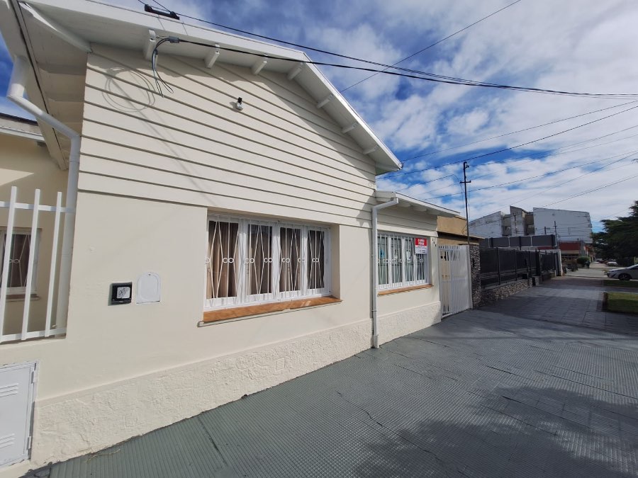 Tu próxima Casa en Venta en Río Gallegos · dueño directo · 3 dorm · cochera · 300 m² de lote - Imagen 2