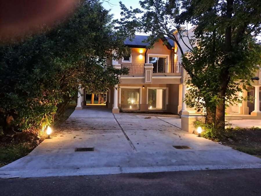 Hermosa Casa En Sausolito!! - Casa en Venta en Pilar con 4 dorm., 6 amb. y 1.900 m2 totales - imagen 11