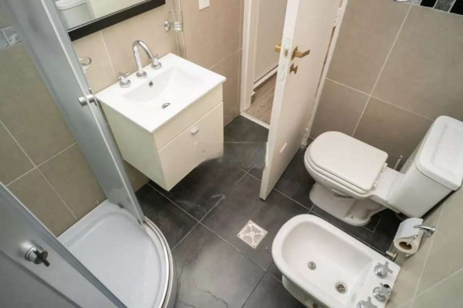 Departamento disponible en Balvanera · dueño directo · 1 dorm · cochera · 78 m² de lote - Imagen 3