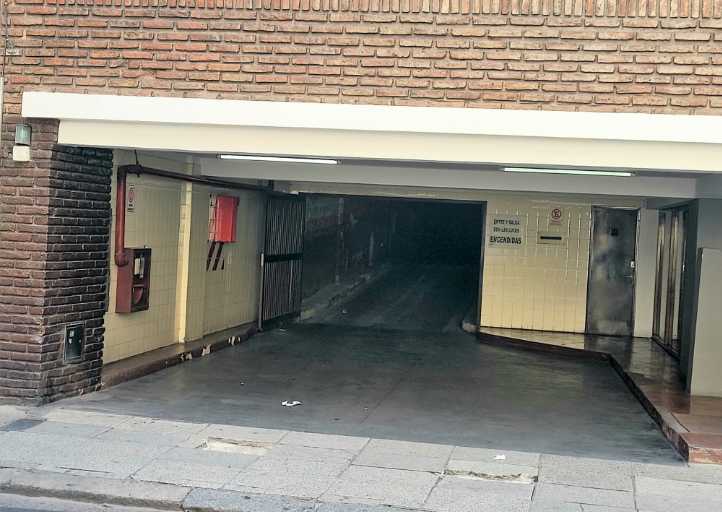 VENTA DE COCHERA EN MICROCENTRO - Imagen 2