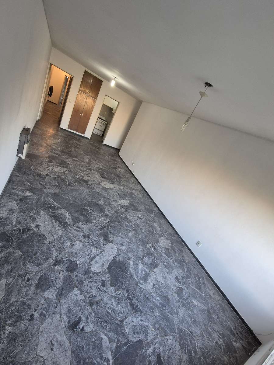 DUEÑO VENDE-Hermoso departamento a metros de Peatonal Sarmiento, pleno centro de Mendoza. - Imagen 3