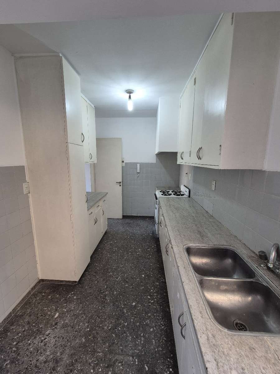 DUEÑO VENDE-Hermoso departamento a metros de Peatonal Sarmiento, pleno centro de Mendoza. - Imagen 5
