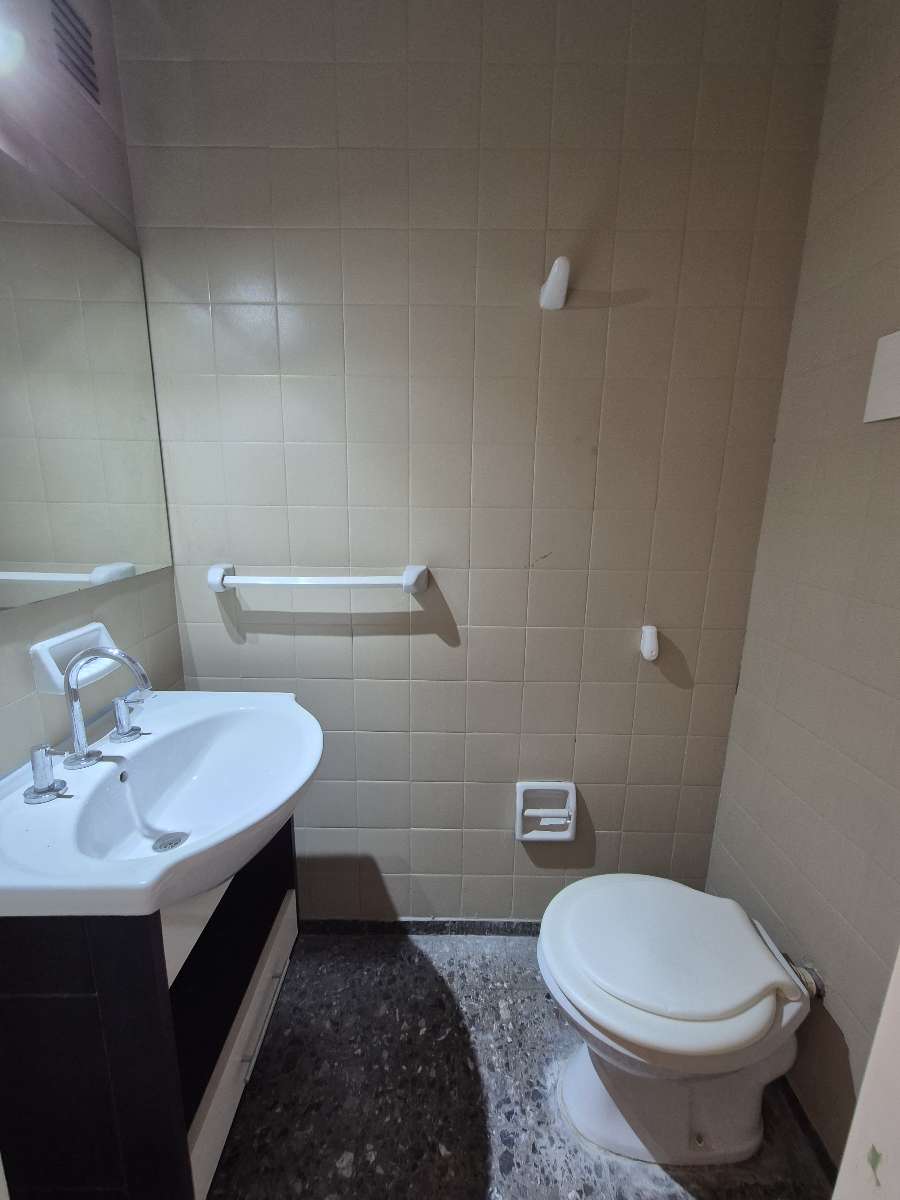 Dueo Vende-hermoso Departamento A Metros De Peatonal Sarmiento, Pleno Centro De Mendoza. - Departamento en Venta en Mendoza con 2 dorm., 3 amb. y 80 m2 cubiertos - imagen 9
