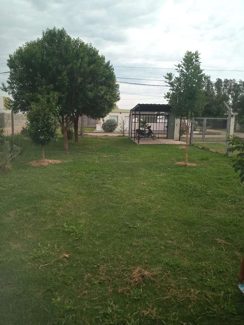 ¡VENDO! Monoambiente, con amplio patio verde y garaje semicubierto. - Imagen 5