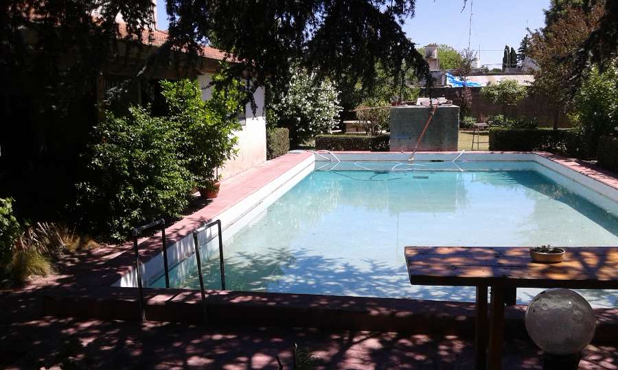 Casa en Olavarría: en Venta · dueño directo · 4 o más dorm · cochera · 881 m² de lote - Imagen 1