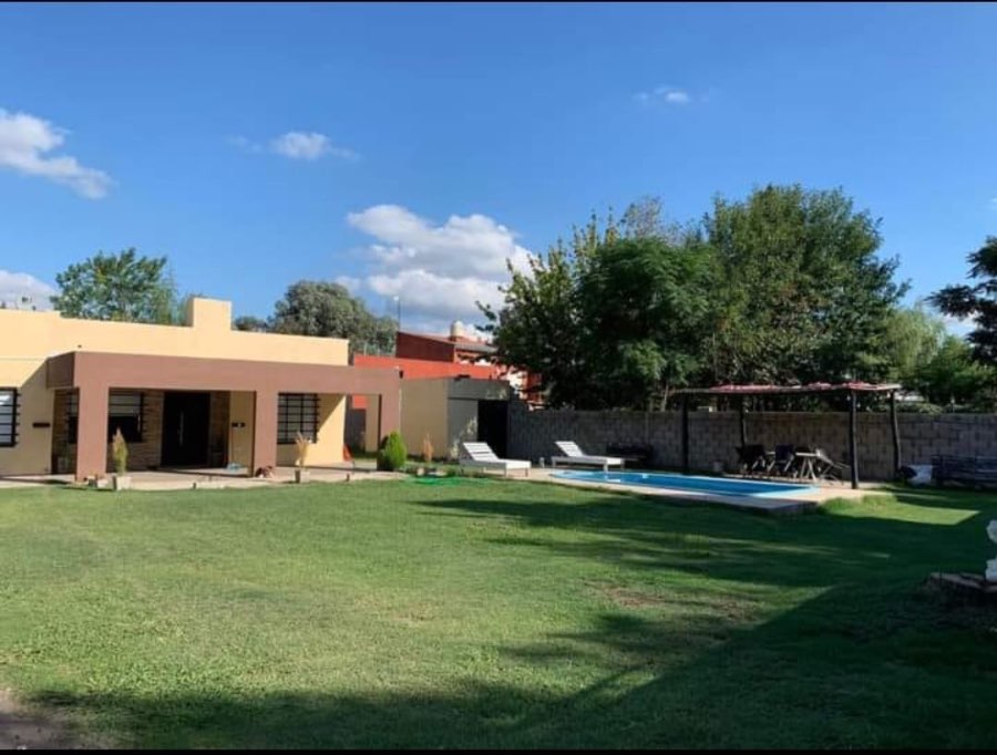 Excelente Casa en Chivilcoy en Venta · dueño directo · 3 dorm · cochera - Imagen 1