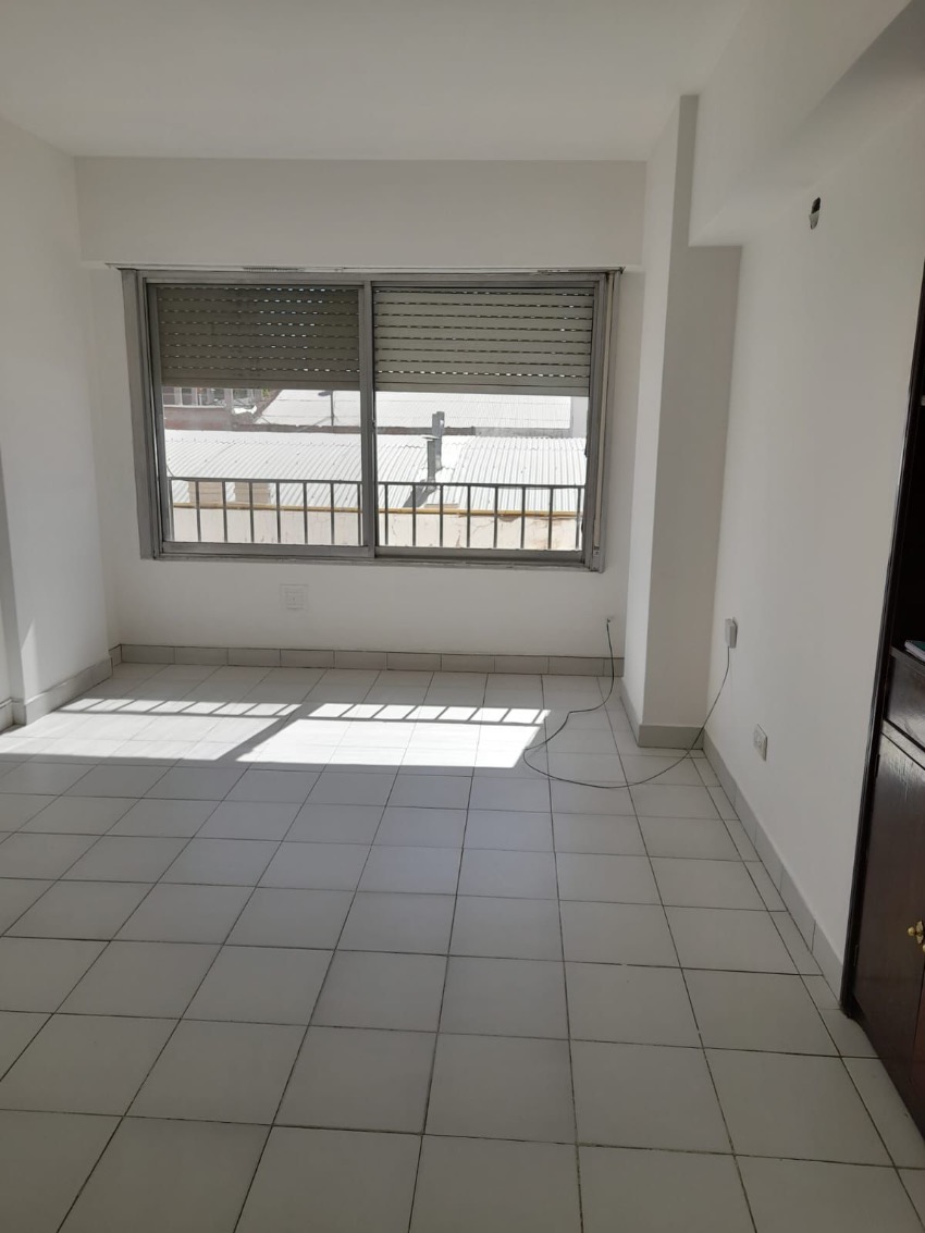 Cochera en venta en Neuquén, a metros de Av. Argentina - Imagen 2