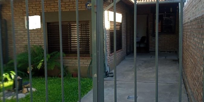 Casa en Venta en Ituzaingo con 3 dorm., 110 m2 cubiertos y 240 m2 totales - imagen 1