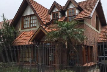 Casa en Alquiler en Esteban Echeverria con 3 dorm y 4 cocheras - Imagen 1