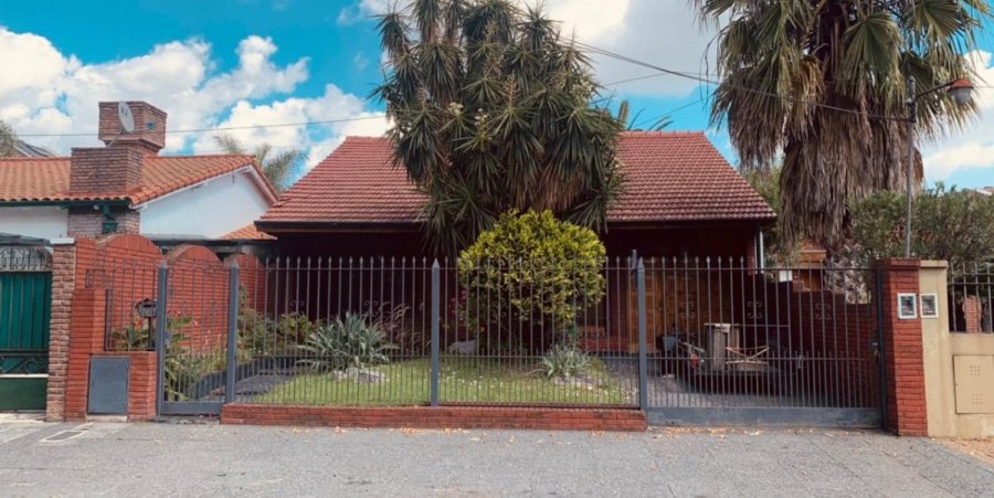 Casa Chalet Pileta San Justo - Dueo Directo Vende - Centro - Casa en Venta en San Justo con 4 dorm., 9.999 m2 cubiertos y 9.999 m2 totales - imagen 2